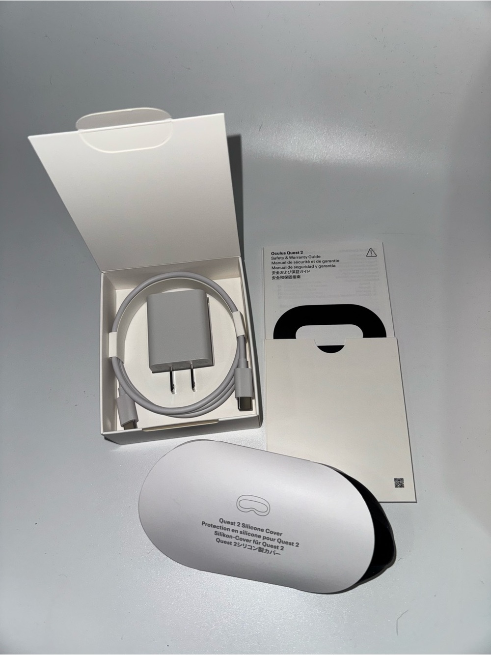 New Oculus Quest 2 128 GB VR Headset with Touch Controllers - White - Picture 8 of 13